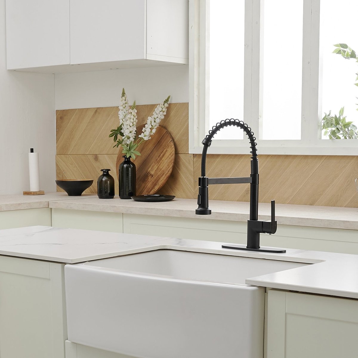 Single Handle Kitchen Sink Faucet with Pull Down Sprayer Black - buyfaucet.com